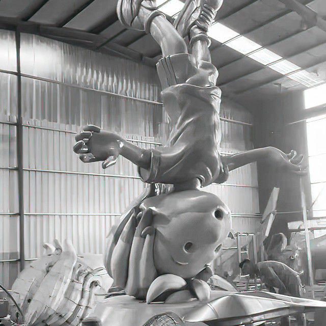Giovanni Motta : In the Sky - H 11 m - Stratified steel, industrialpaint, 2024
